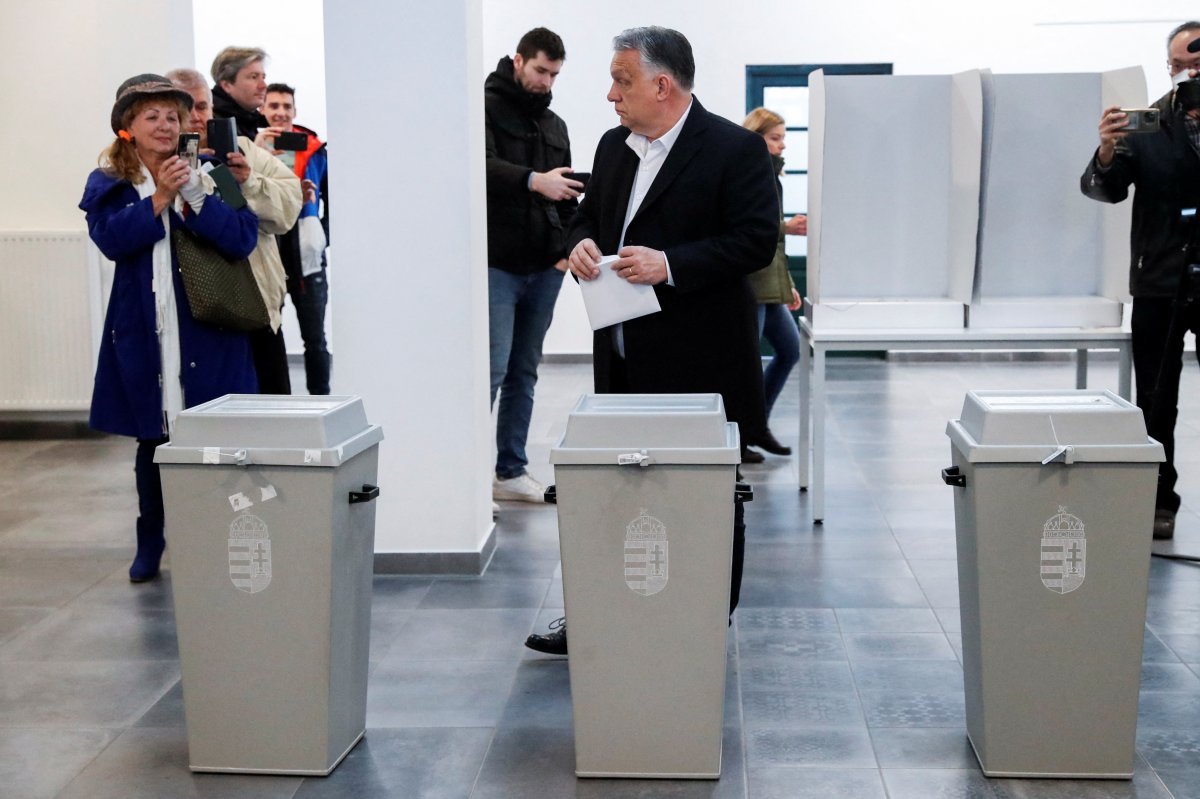 Voting begins in Hungary #8