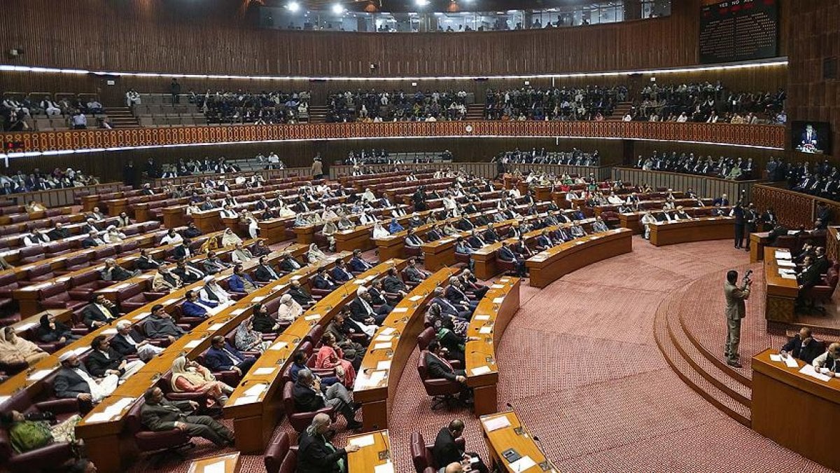 Pakistan da seçim kararı: Meclis feshedildi #1