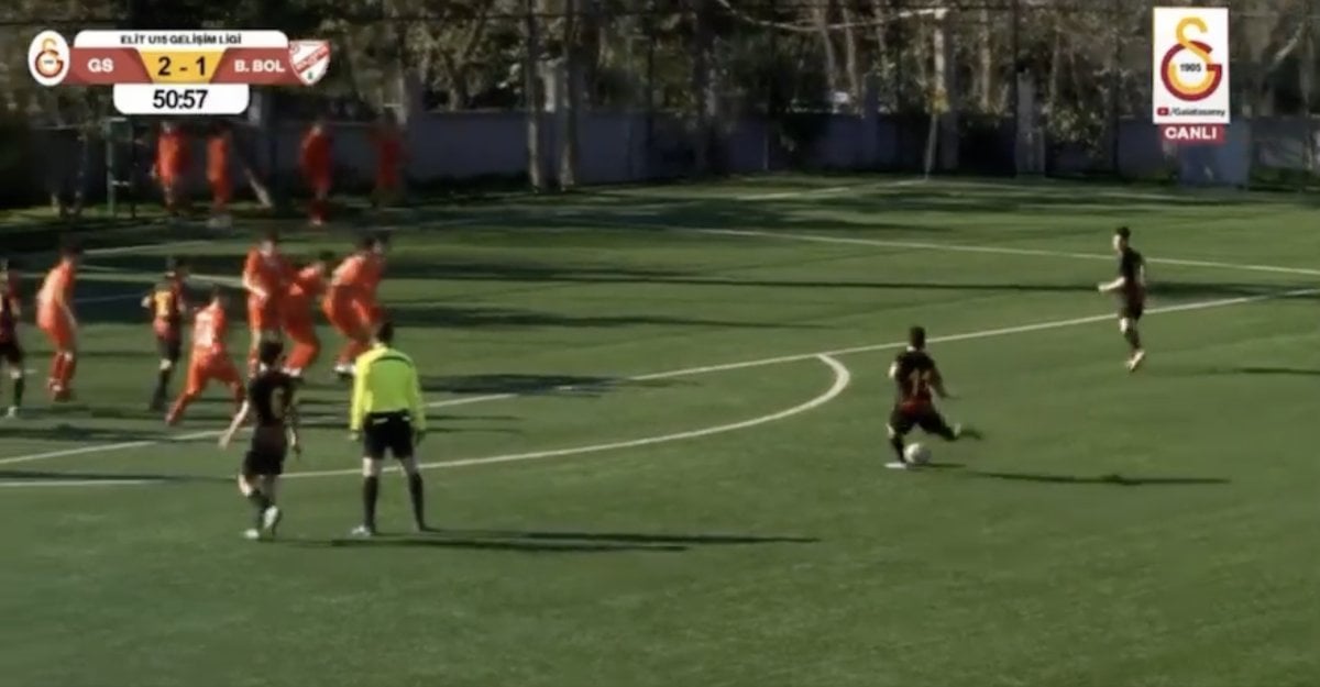 Galatasaray ın U15 maçında serbest vuruşu kullananı  taş, kağıt, makas  belirledi #2