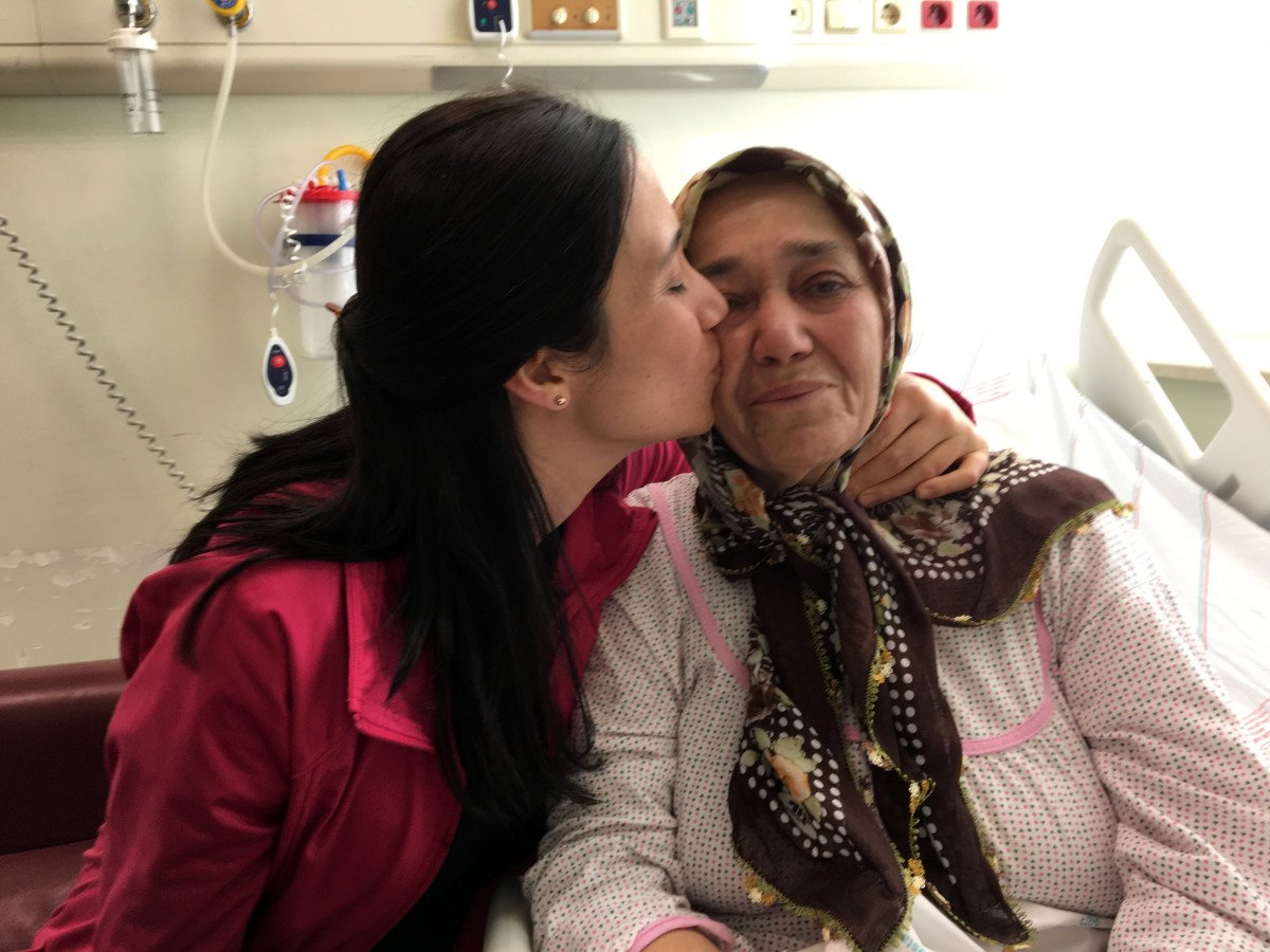 Antalya’da bağırsağı karın cildine yapışan kadın, ameliyatla sağlığına kavuştu #2