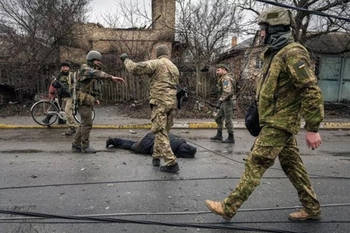 Zelensky: Her Rus askerinin annesi Bucha’da, Irpin’de öldürülen insanların cesetlerini görmeli #4