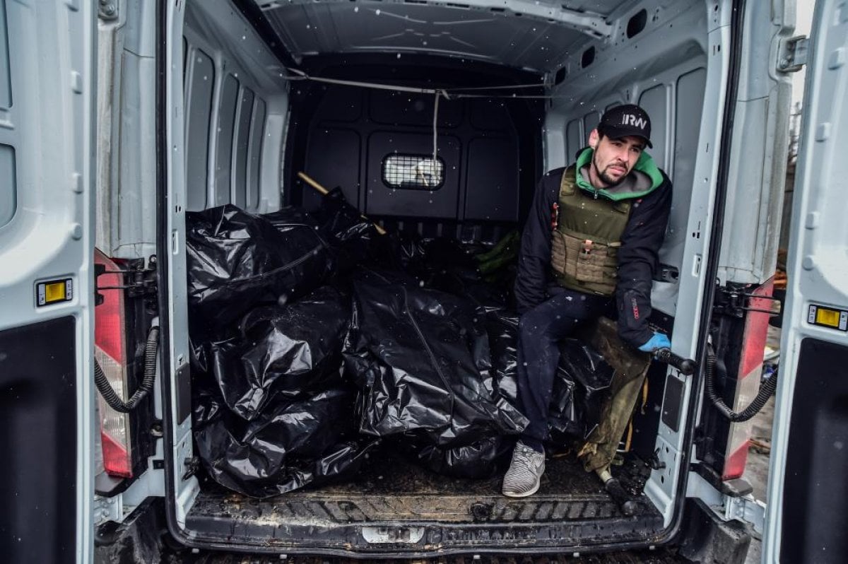 Civilians killed in Ukraine are buried in mass graves #2