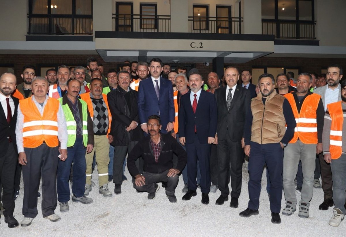 Murat Kurum, TOKİ şantiyesi çalışanlarıyla iftar yaptı #4