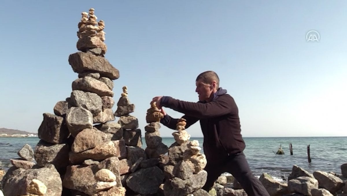 Ukrainian artist makes a state coat of arms from stones #3