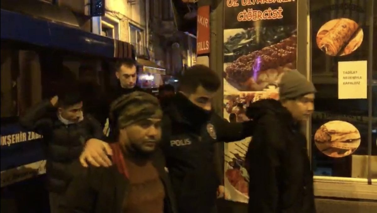 Beyoğlu nda 37 göçmen, bavullarıyla yakalandı #3