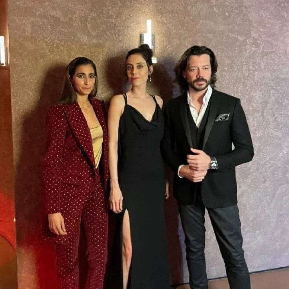 Cansu Dere, La Case De Papel oyuncusuna ödül verdi #3