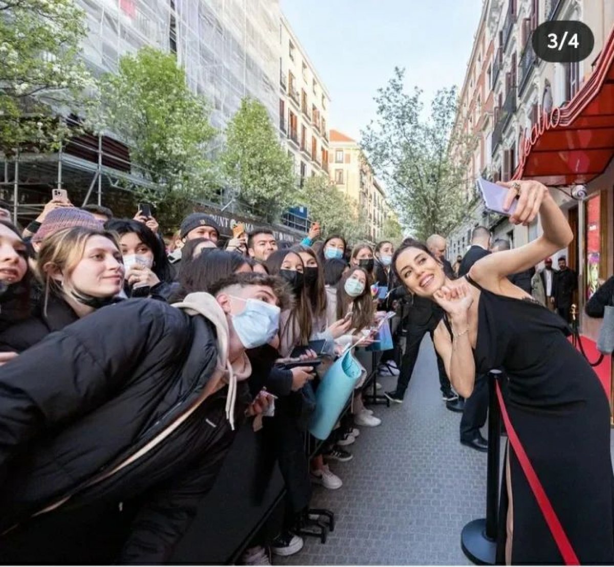 Cansu Dere, La Case De Papel oyuncusuna ödül verdi #6