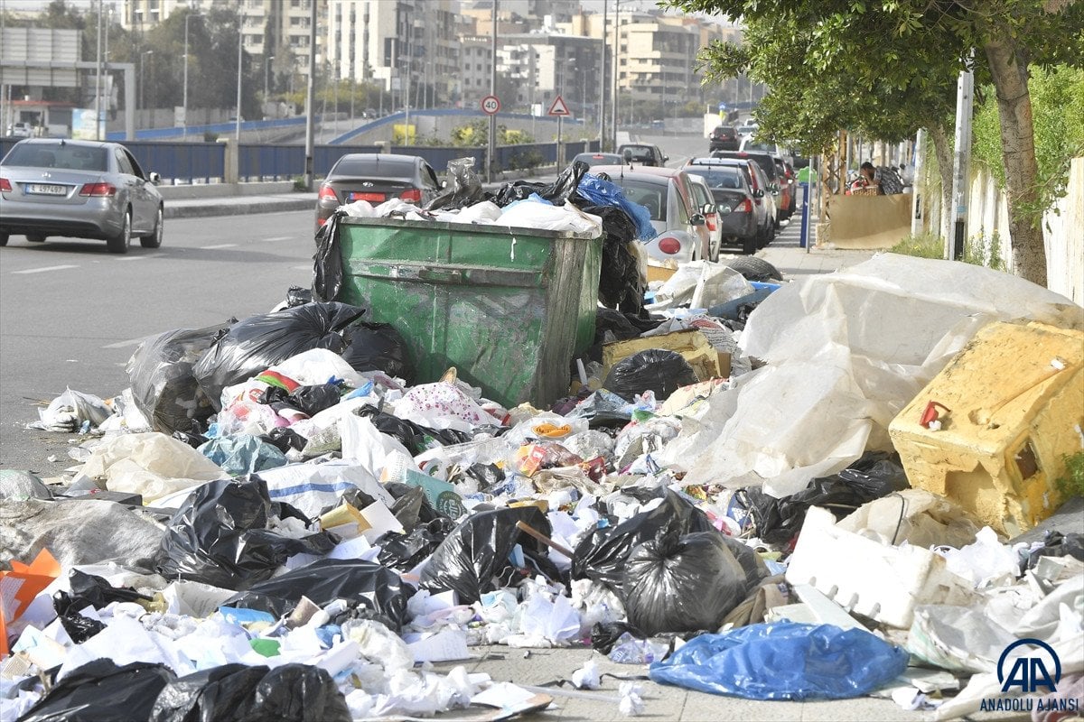 Beyrut sokaklarında çöp yığınları #6