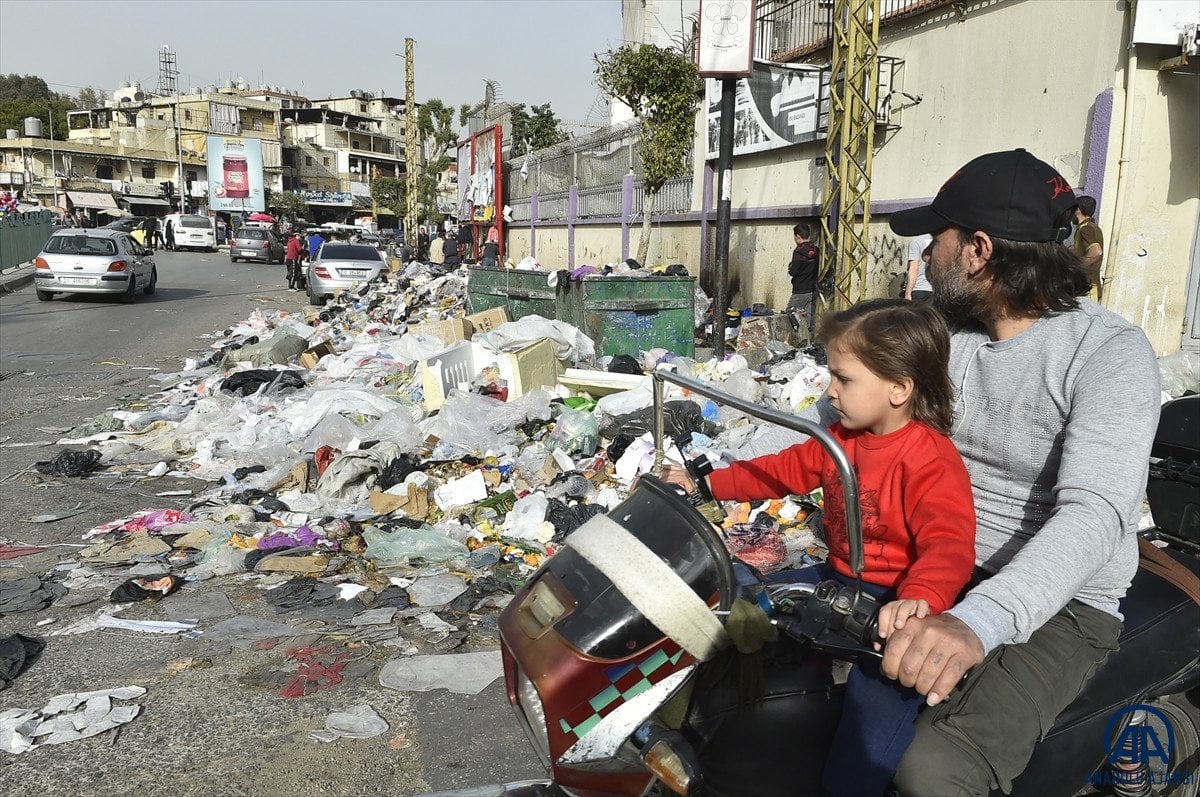 Beyrut sokaklarında çöp yığınları #4