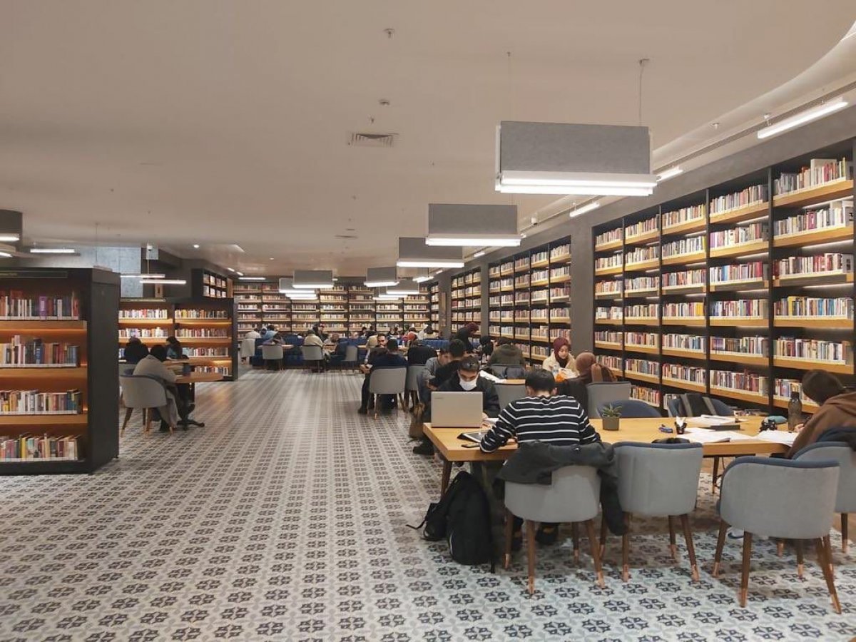 Üsküdar daki Haluk Dursun Kütüphanesi, gençlerin ilgi odağı olmaya devam ediyor #3