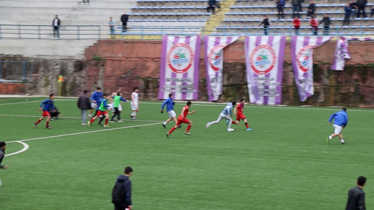 Zonguldak ta amatör futbol lig maçında kavga: Çok sayıda oyuncu yaralandı #6