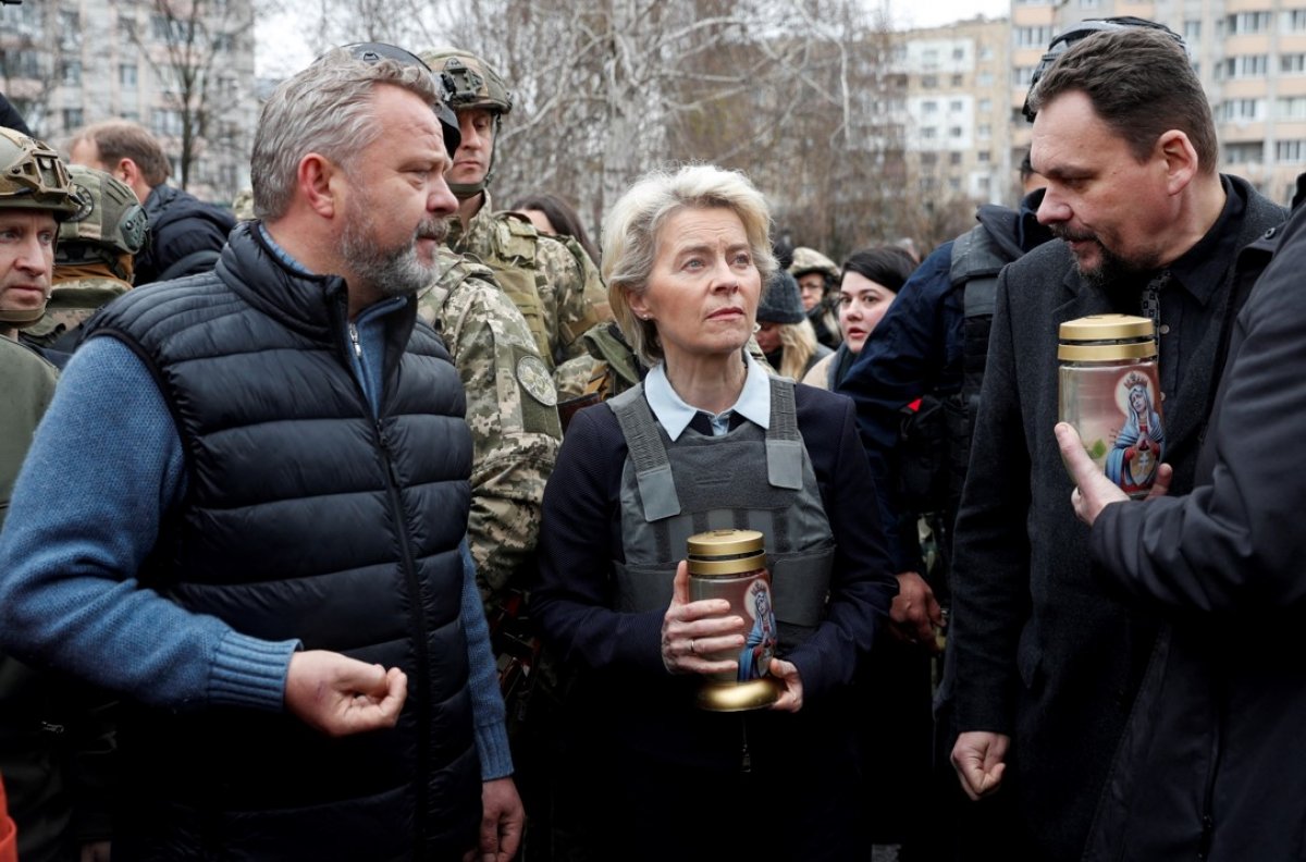 AB liderleri Leyen ve Borrell, Ukrayna nın Buça kentini ziyaret etti #3