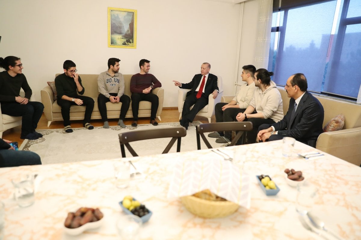 Cumhurbaşkanı Erdoğan, öğrencilerle iftar yaptı  #1