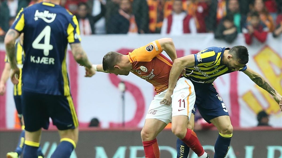 Fenerbahçe ile Galatasaray arasındaki derbi maçları kart rekoru kırıyor #2