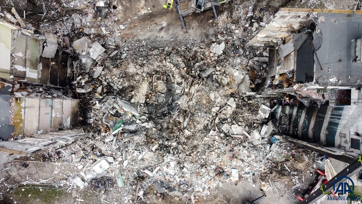The bodies of civilians who were under the rubble in Borodyanka were found #2