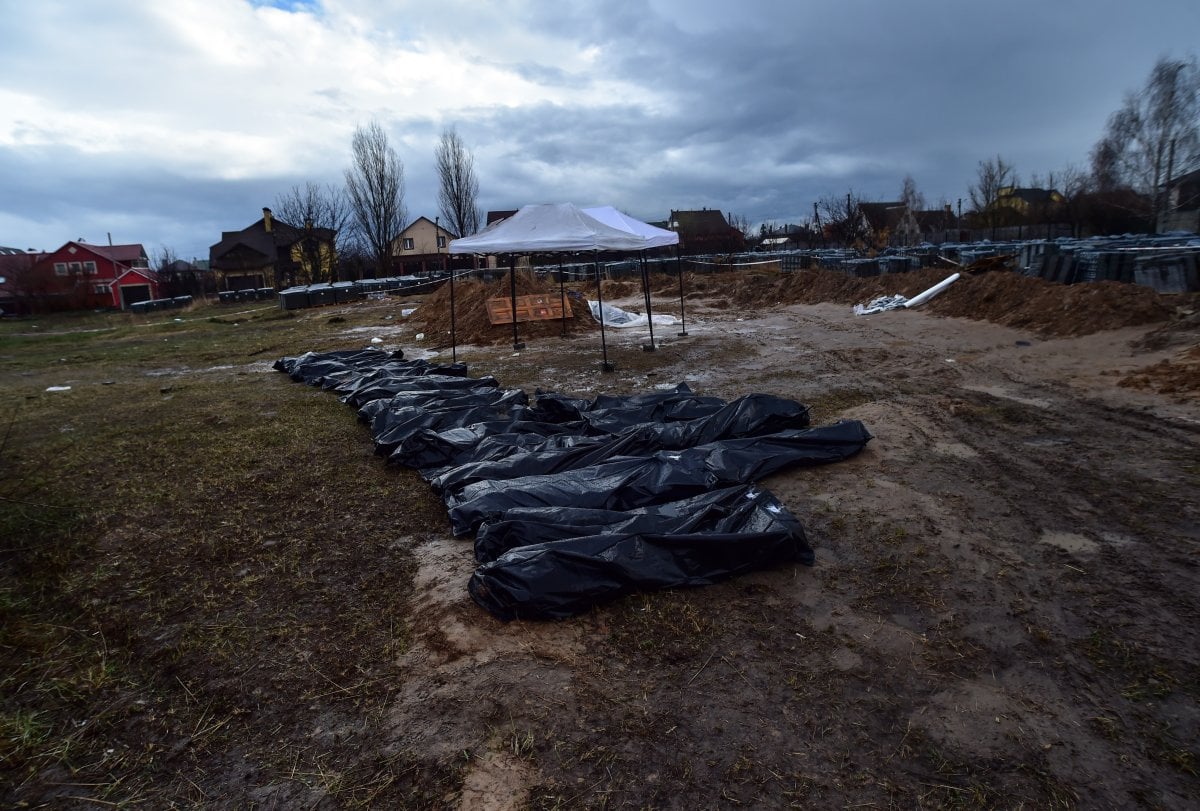 Bodies found in mass grave in Bucha #6