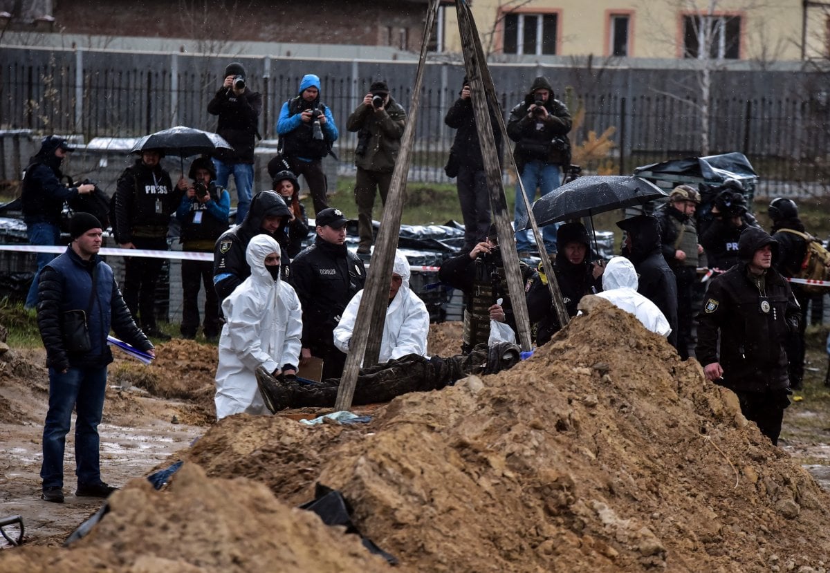 Bodies found in mass grave in Bucha #4