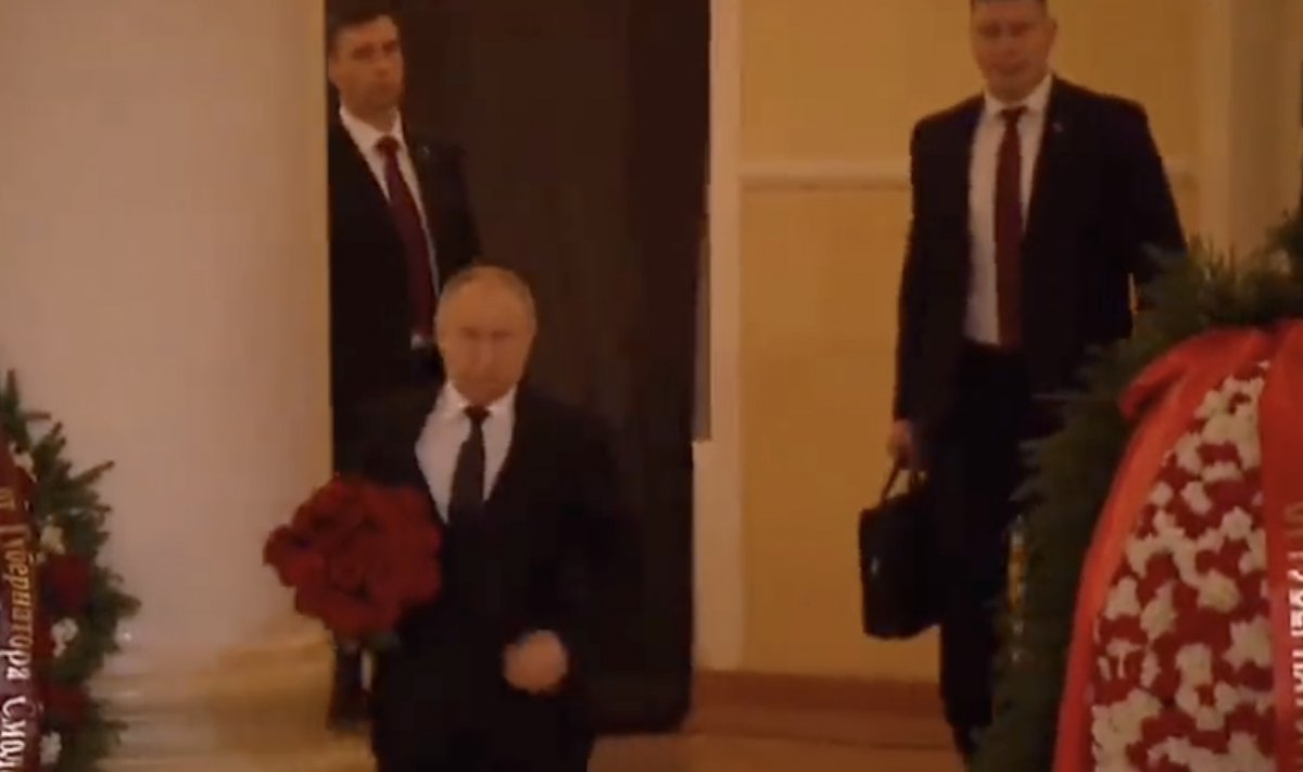 Putin went to Zhirinovsky's funeral with a nuclear bag #2