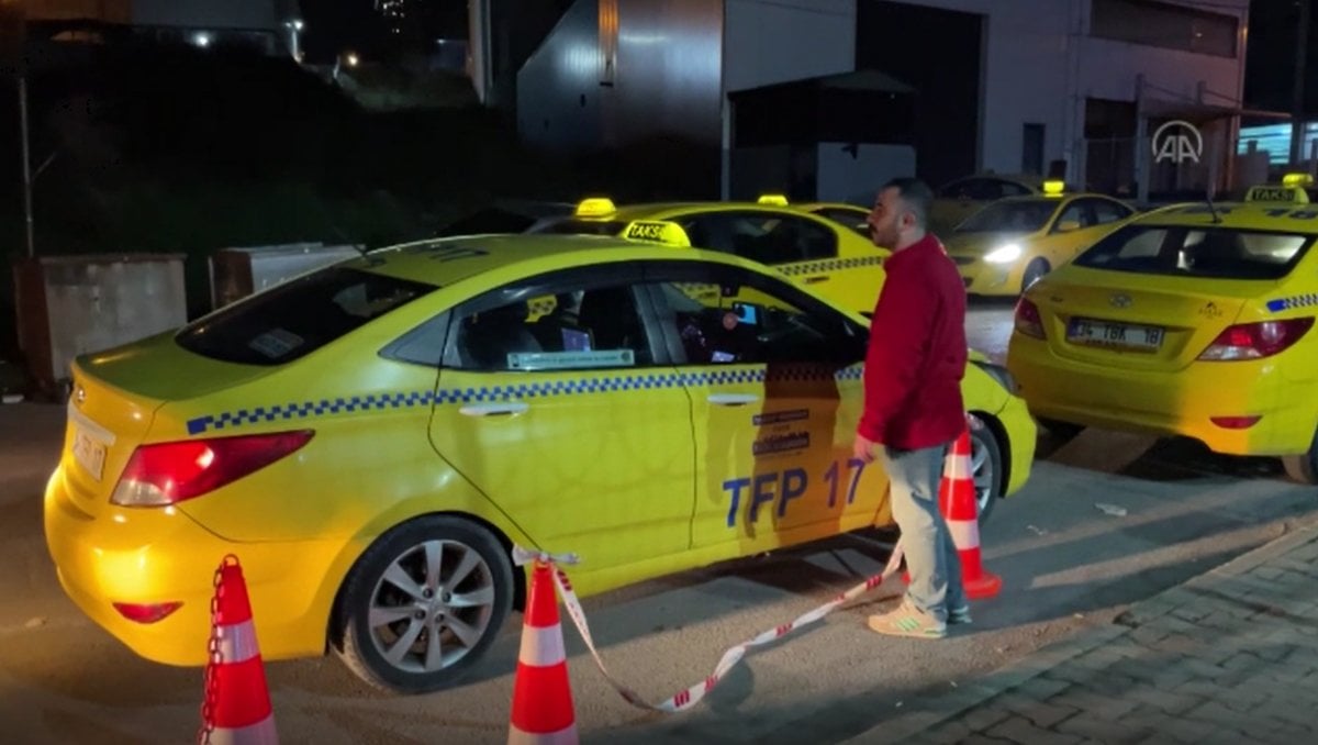 İstanbul da taksicilerin zamlı tarife kuyruğu gece de sürdü #2