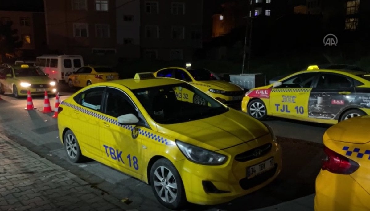 İstanbul da taksicilerin zamlı tarife kuyruğu gece de sürdü #3