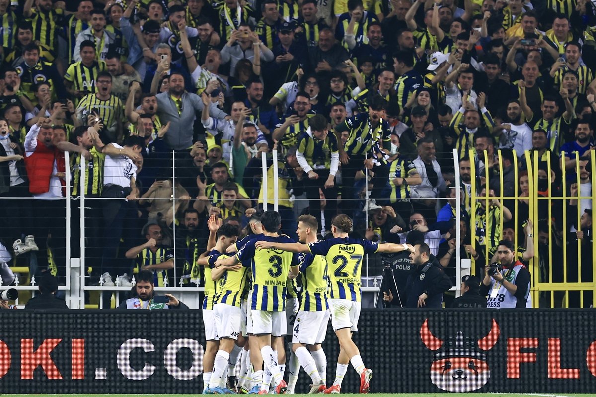 Fenerbahçe, Galatasaray ı 2 golle mağlup etti #5