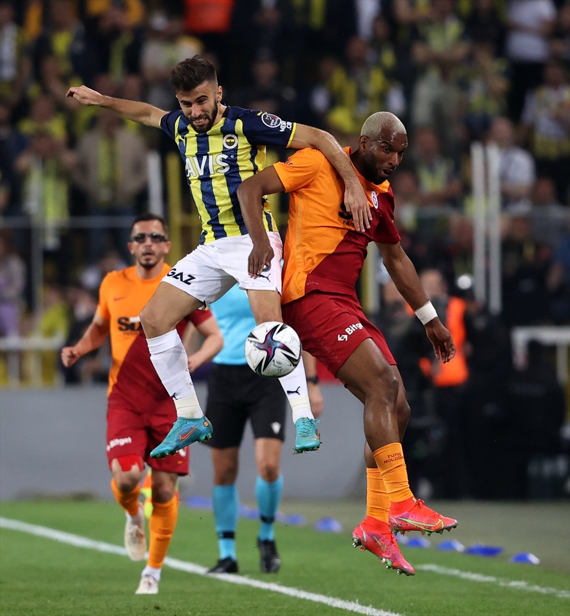 Fenerbahçe, Galatasaray ı 2 golle mağlup etti #13