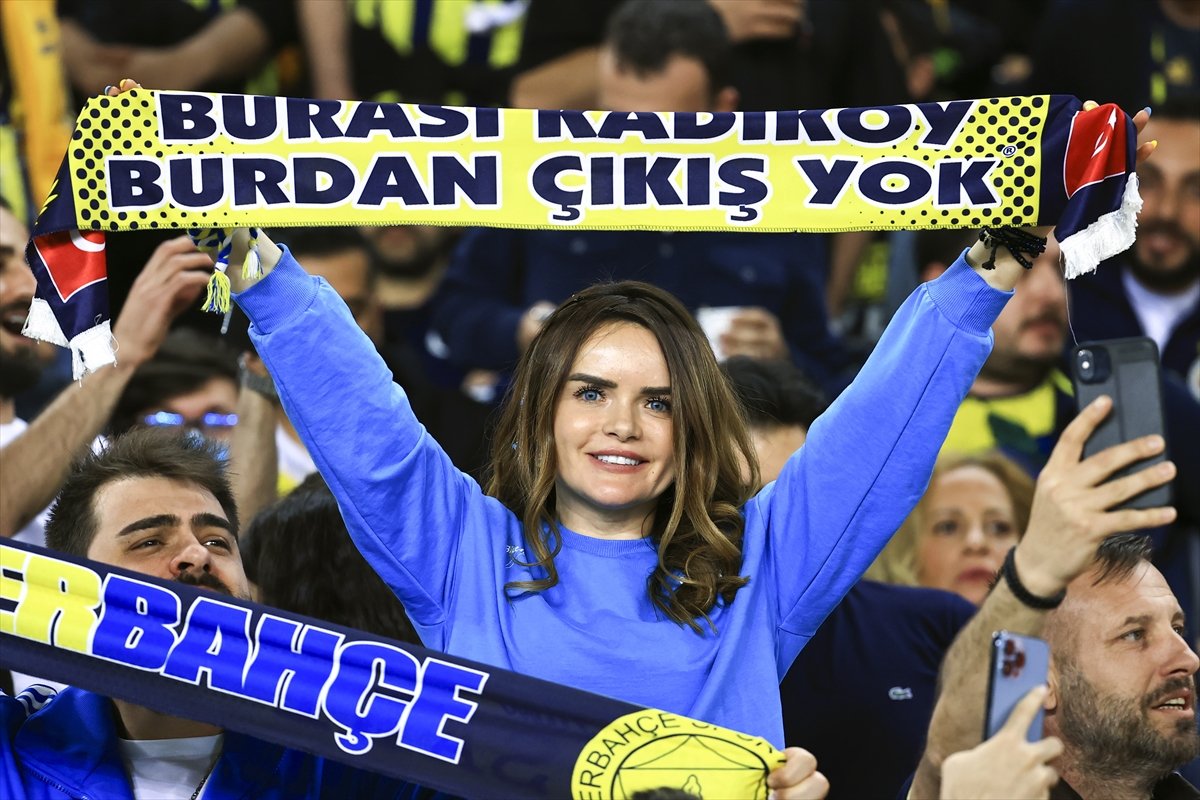 Fenerbahçe, Galatasaray ı 2 golle mağlup etti #10