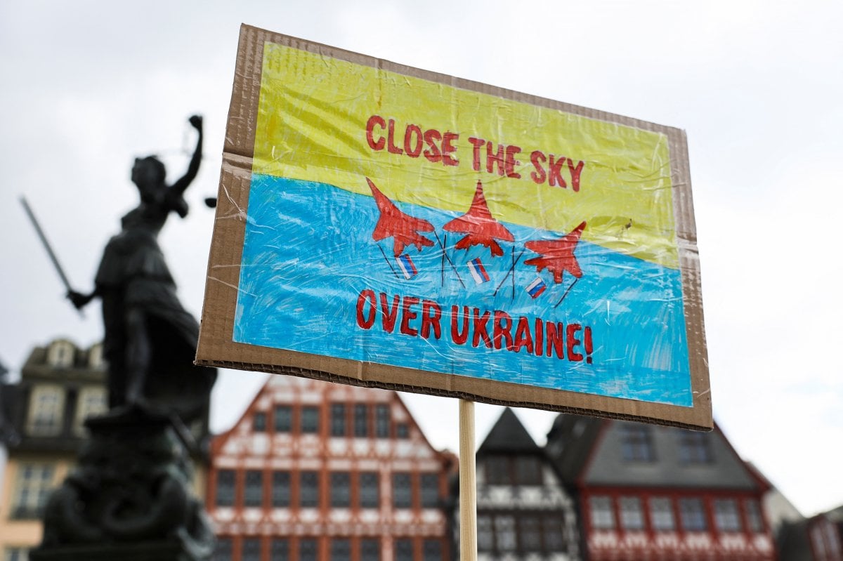 Almanya’da Rusya yanlıları ve karşıtları gösteriler düzenledi #12