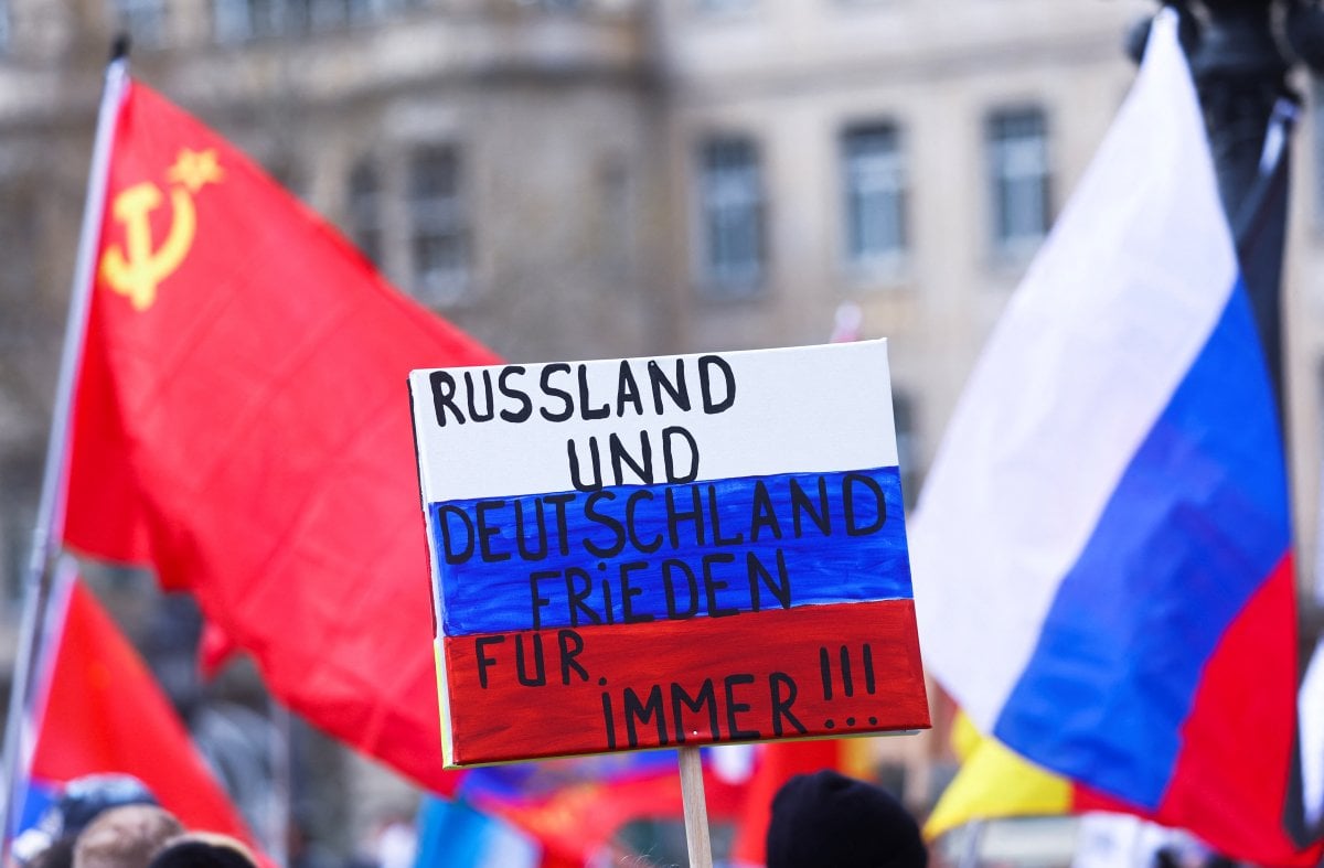Almanya’da Rusya yanlıları ve karşıtları gösteriler düzenledi #10