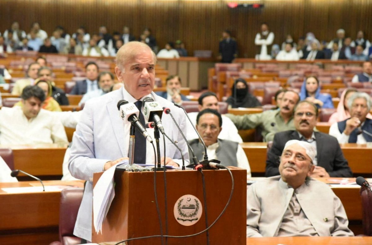 Shahbaz Sharif, who was elected prime minister in Pakistan, took the oath of office #2