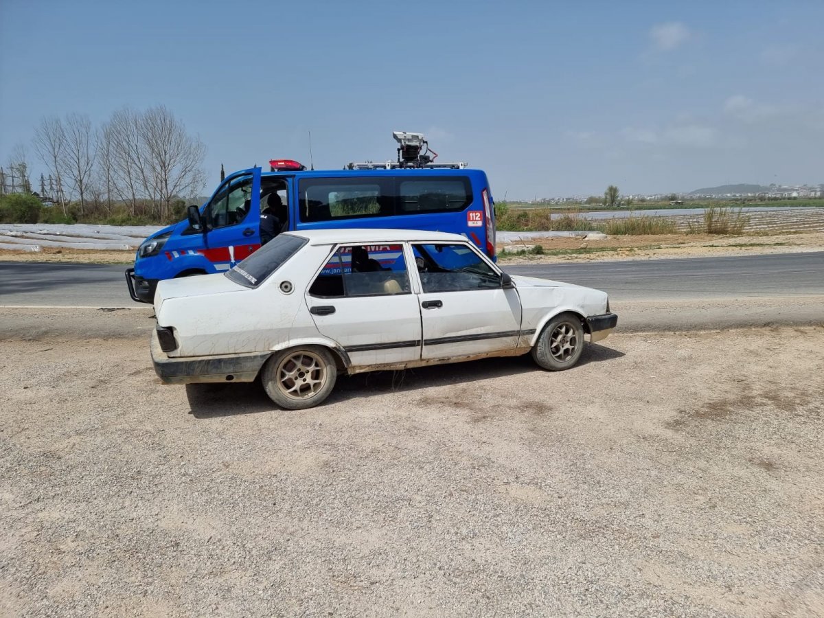 Antalya da imam nikahlı eşinin kaldığı evi kurşunladı #1