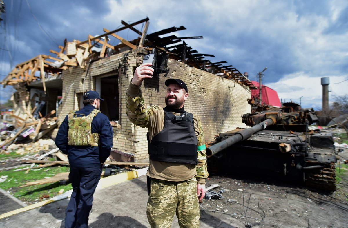 Rus güçlerinden kurtarılan Gostomel’de büyük yıkım #5