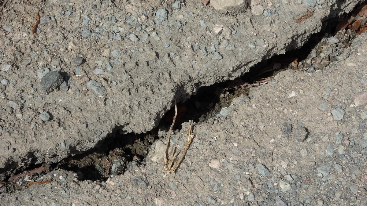 Trabzon’da 500 kişinin yaşadığı mahalle kayıyor #4