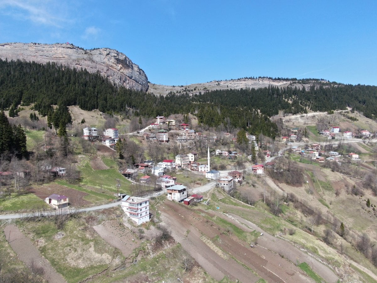 Trabzon’da 500 kişinin yaşadığı mahalle kayıyor #5