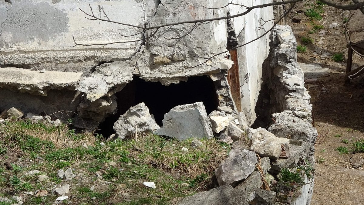 Trabzon’da 500 kişinin yaşadığı mahalle kayıyor #1