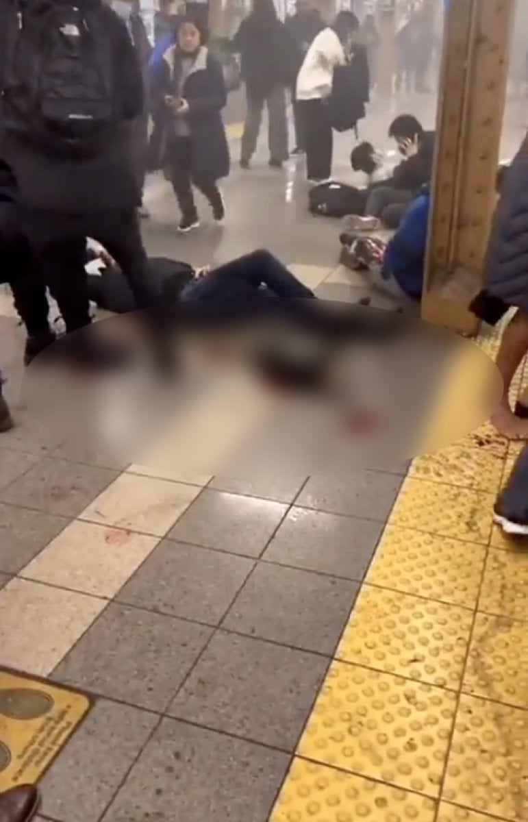 First images from the attack on the New York subway #4