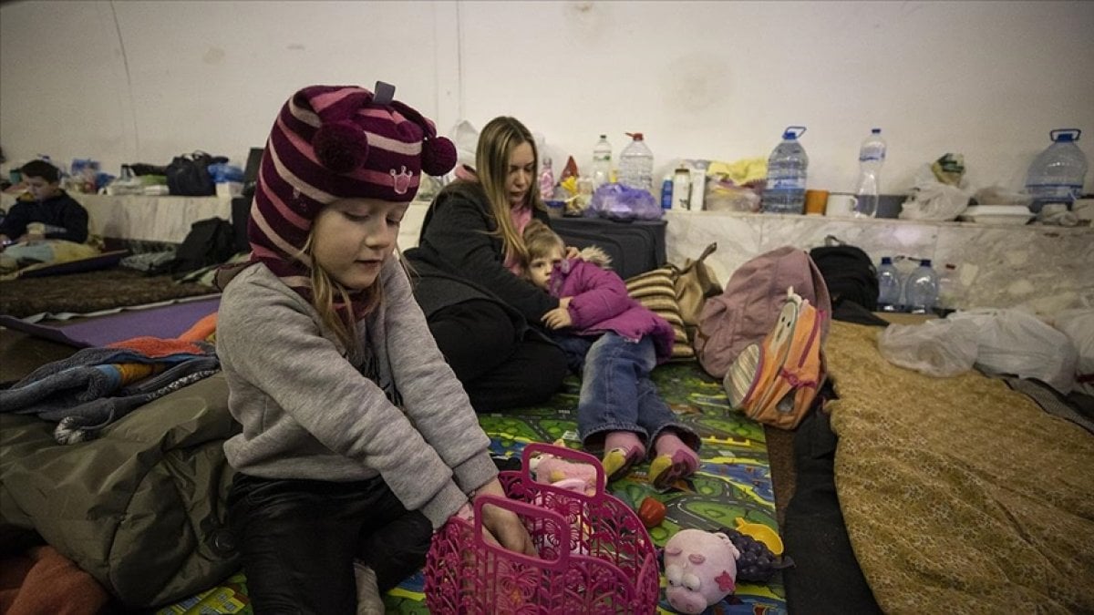 UNICEF: Ukraynalı çocukların üçte ikisi evlerini terk etti #1