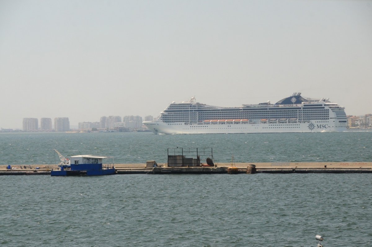 İzmir Limanı na yıllar sonra kruvaziyer gemisi geliyor  #1
