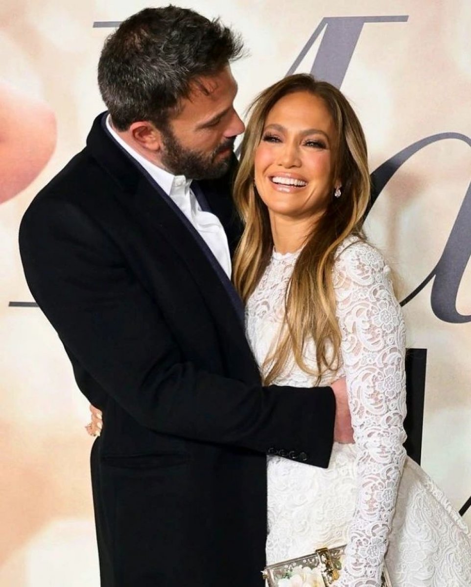 Jennifer Lopez, Ben Affleck in nasıl evlenme teklifi ettiğini anlattı #4