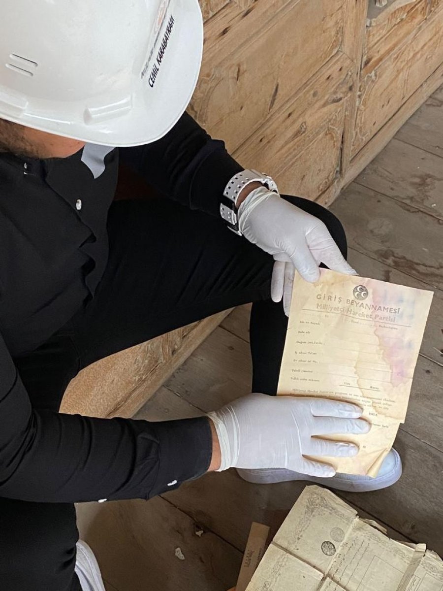 Osman Yüksel Serdengeçti’nin restorasyon yapılan tarihi evinde gizli bölme bulundu #1