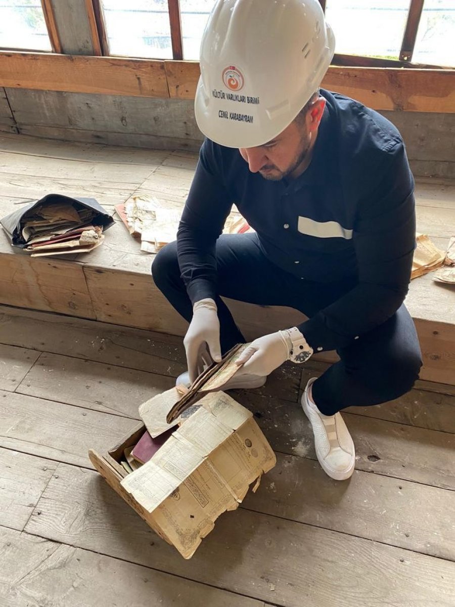 Osman Yüksel Serdengeçti’nin restorasyon yapılan tarihi evinde gizli bölme bulundu #5