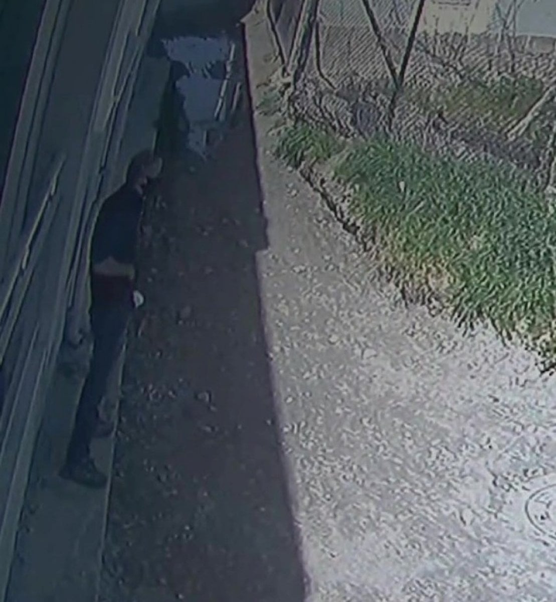 Denizli’de çıkmaz sokak sapığı kamerada #1