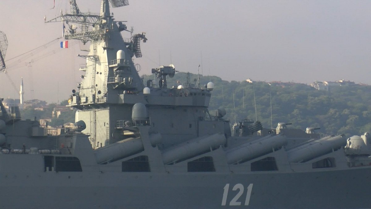 The moments of the sinking Russian flagship passing through the Bosphorus #6