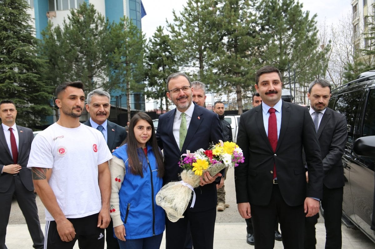 Gençlik ve Spor Bakanı Kasapoğlu öğrencilerle iftar yaptı #2