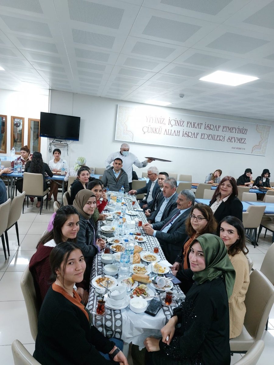 Gençlik ve Spor Bakanı Kasapoğlu öğrencilerle iftar yaptı #3
