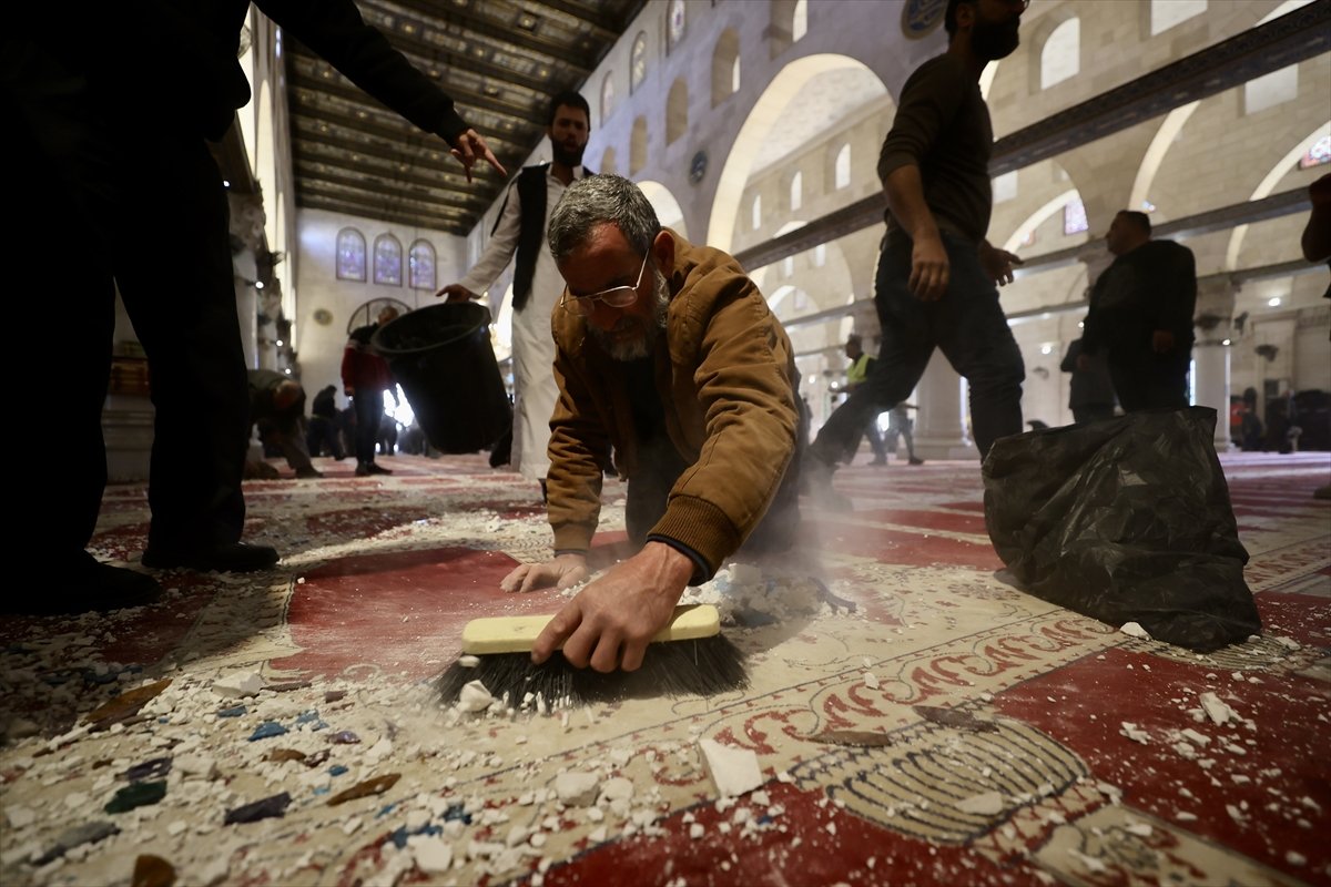 Israeli soldiers raided Al-Aqsa Mosque: They turned the Qibla Masjid upside down #2
