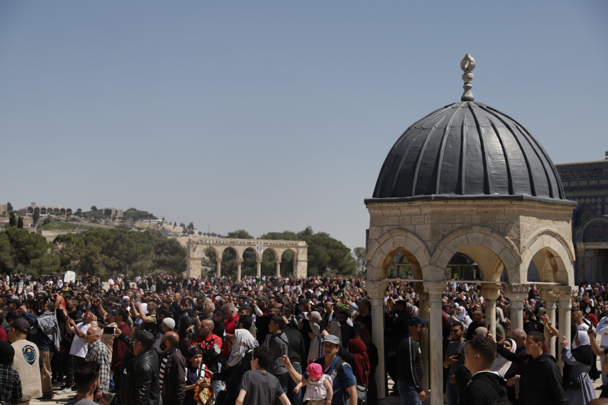 60 thousand Muslims performed Friday prayers in Masjid al-Aqsa #11