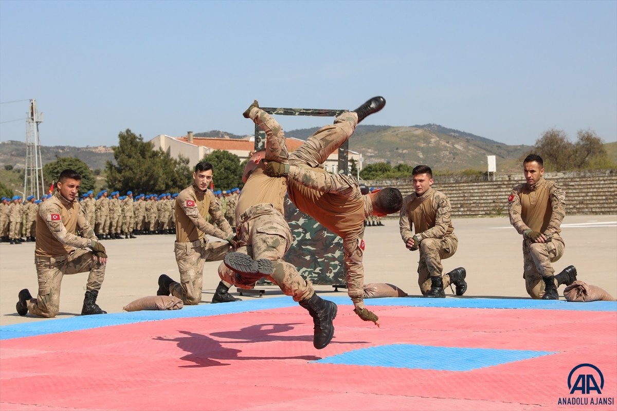 İzmir de jandarmalar terörle mücadele eğitimlerini tamamladı #4