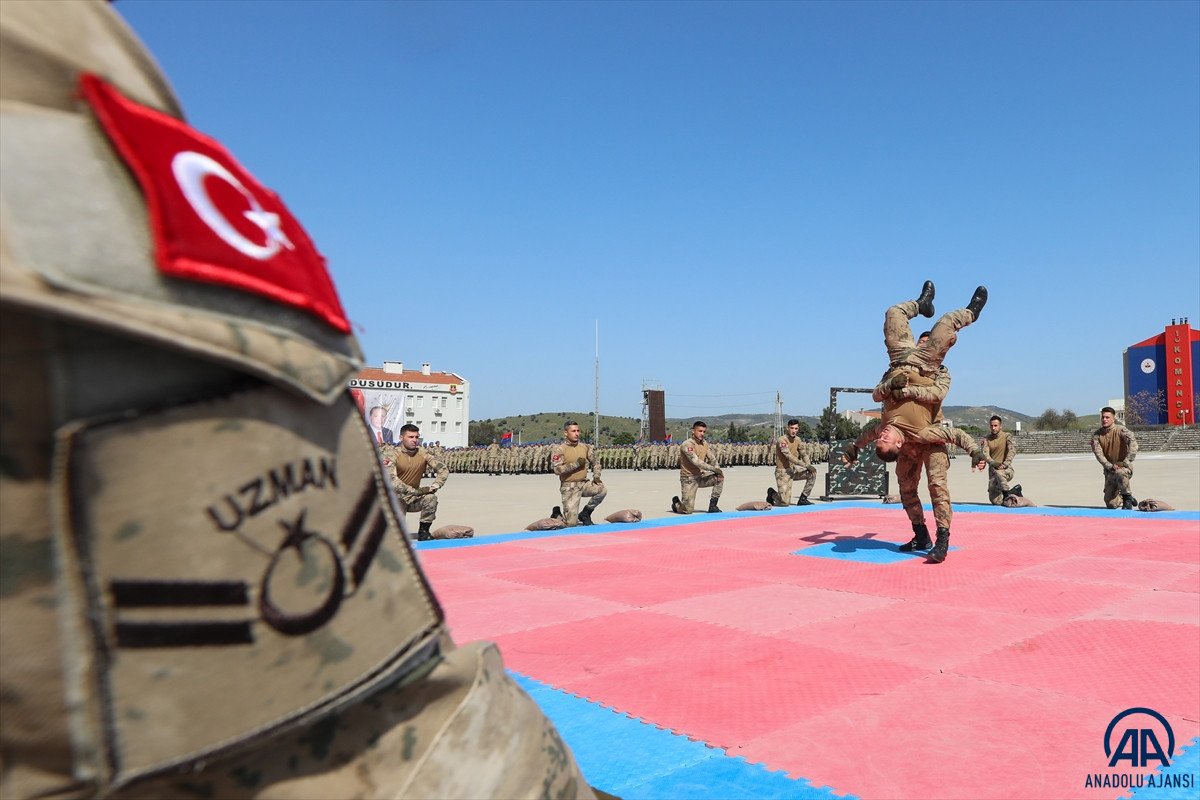 İzmir de jandarmalar terörle mücadele eğitimlerini tamamladı #3
