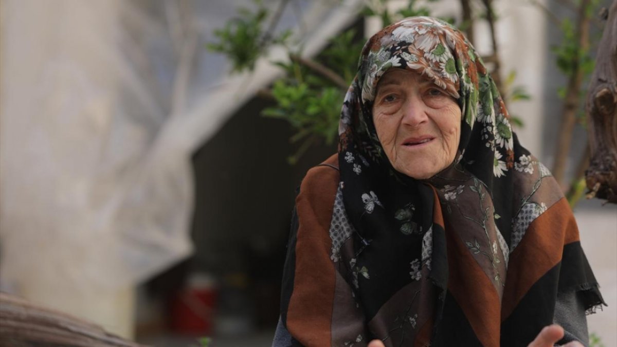 Granny Ayşe, who lost her husband and 5 children in Syria, wants a door to be built in her house #3